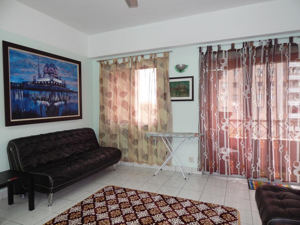 Wadi Iman Guesthouse @ Sri Mahligai شاه علام المظهر الخارجي الصورة
